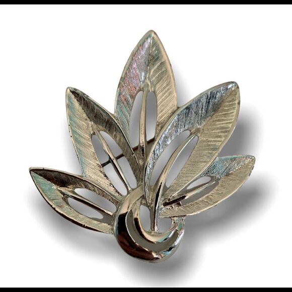 Silvertone Textured Brooch Vintage - Picture 8 of 9